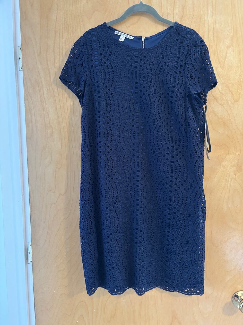 Maggy London Navy Crochet Lace Shift Dress Scalloped Size 12 NWT